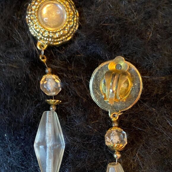 Long and dangling fancy pants clip on earrings - Picture 5 of 5